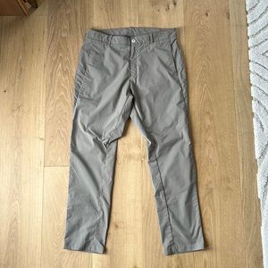 Houdini Commitment Chino Slim Fit